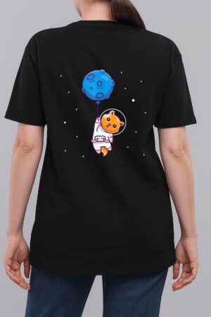 Astronaut Cat in Space Holding Planet Balloon, Cat Lover Woman T-Shirt