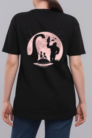 Bigfoot Loch Ness Monster Sasquatch Cat Ufo Funny Aliens Woman T-Shirt