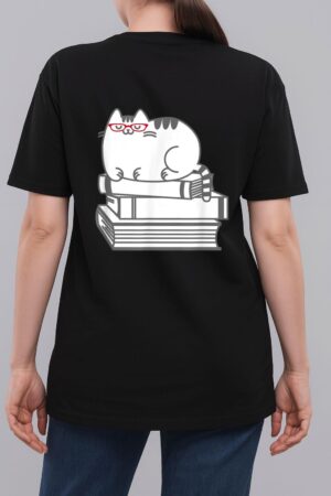Cute Book Nerd Cat  - Funny Nerdy Kitten Woman T-Shirt